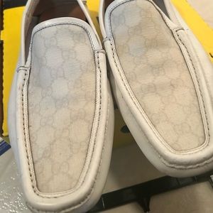 Men’s 9 1/2 white Gucci loafers